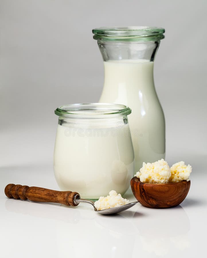 牛奶牛乳气酒五谷牛奶牛乳气酒或者baºlgaros 库存照片 图片包括有牛奶牛乳气酒或者baºlgaros 牛奶牛乳气酒五谷