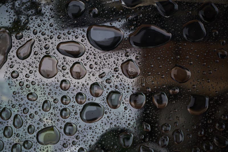 玻璃背景中的雨滴 带反射的玻璃雨滴库存照片 图片包括有形状 发光 阵雨 干净 季节 下落 玻璃背景中的雨滴 带反射的玻璃雨滴库存照片 图片包括有形状 发光 阵雨 干净 季节 下落