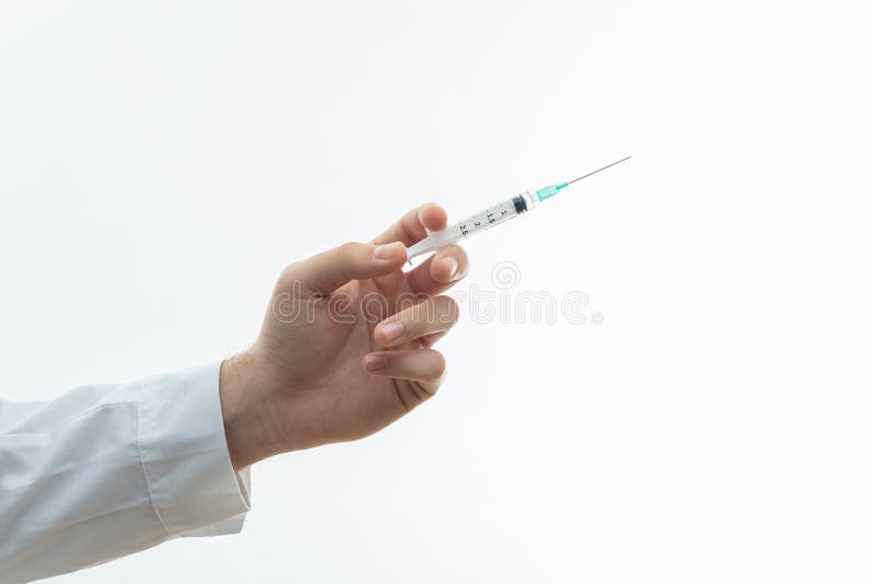 白色背景中孤立的针筒的医生手注射药物库存图片 图片包括有男人 医院 治疗 诊断 剂量 医生 白色背景中孤立的针筒的医生手注射药物库存图片 图片包括有男人 医院 治疗 诊断 剂量 医生