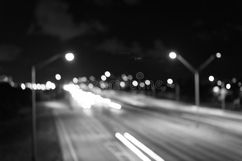 看着交通在街上移动urban Traffic 车灯模糊的夜晚都市夜光源离焦背景库存图片 图片包括有亮光 晚上 看着交通在街上移动urban Traffic 车灯模糊的夜晚都市夜光源离焦背景库存图片 图片包括有亮光 晚上
