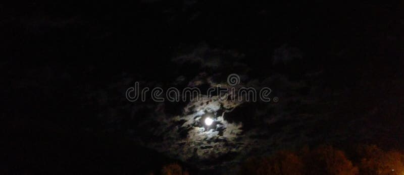 秋夜月云库存照片 图片包括有 秋夜月云库存照片 图片包括有