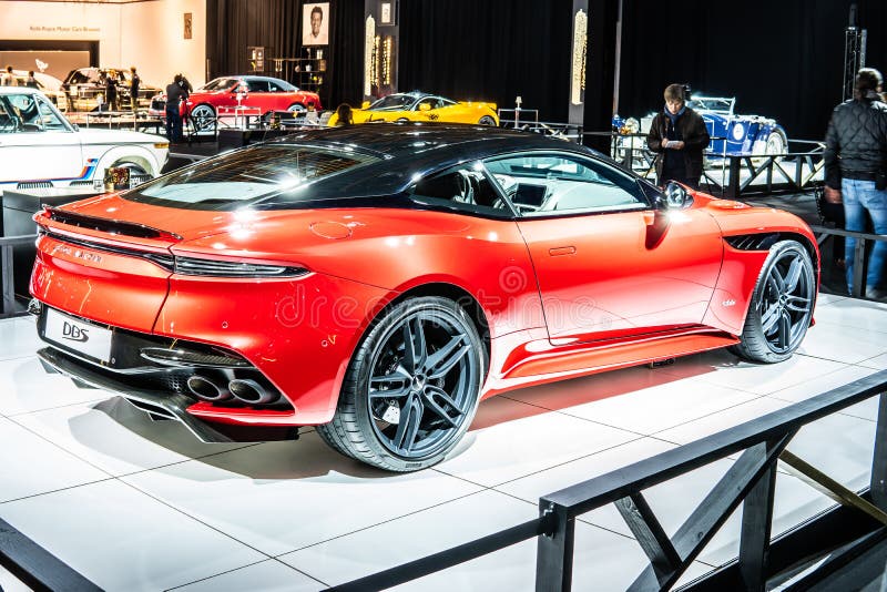 红阿斯顿马丁dbs 布鲁塞尔车展 梦之汽车 由阿斯顿马丁制造的英国超大型旅游公司编辑类图片 图片包括有马丁 比利时 红阿斯顿马丁dbs 布鲁塞尔车展 梦之汽车 由阿斯顿马丁制造的英国超大型旅游公司编辑类图片 图片包括有马丁 比利时