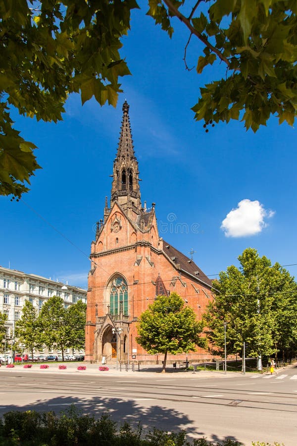 红色，福音派教会在布尔诺，捷克。