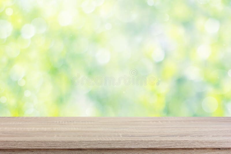 绿色自然背景模糊的空木桌库存图片 图片包括有蠢材 格式 靠山 空间 绿色 模板 空白的 绿色自然背景模糊的空木桌库存图片 图片包括有蠢材 格式 靠山 空间 绿色 模板 空白的