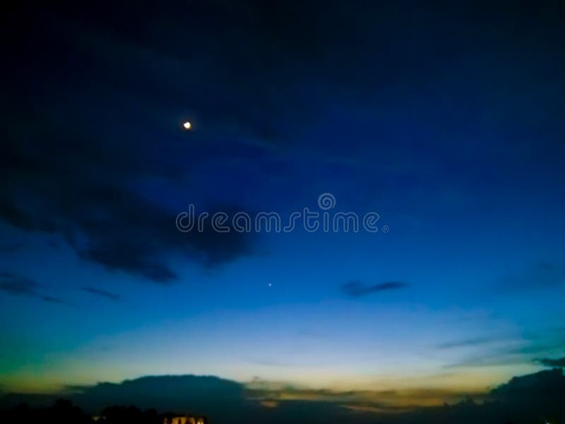 美丽的蓝夜天背景自然摄影多云的壁纸自然风景极其天气库存图片 图片包括有情况 视图 夜间 本质