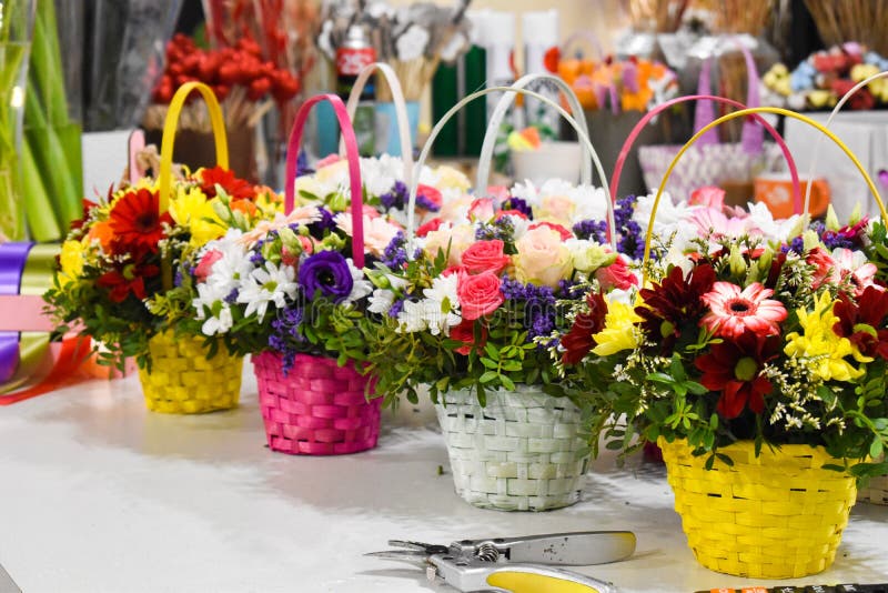 花3月8日生日花库存照片 图片包括有编排者 花束 植物群 卖花人 花卉 五颜六色