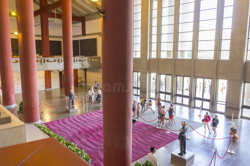 许多旅游走在国父纪念馆里面编辑类图片 图片包括有 许多旅游走在国父纪念馆里面编辑类图片 图片包括有
