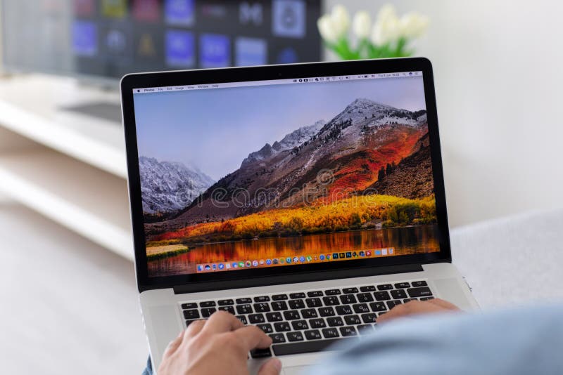 背景macos屏幕上的catalina Macbook Pro 16 Iphone 11 图库摄影片 图片包括有办公室 数字式 背景macos屏幕上的catalina Macbook Pro 16 Iphone 11 图库摄影片 图片包括有办公室 数字式