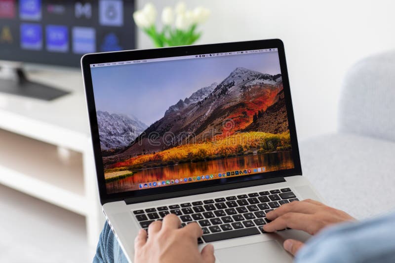 背景macos屏幕上的catalina Macbook Pro 16 Iphone 11 图库摄影片 图片包括有办公室 数字式 背景macos屏幕上的catalina Macbook Pro 16 Iphone 11 图库摄影片 图片包括有办公室 数字式