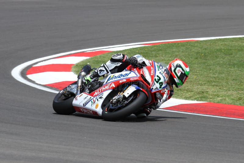 达维德aprilia Rsv4 1000工厂的giugliano 34有蜀癸属植物赛跑的队超级摩托车的wsbk 编辑类库存图片 图片包括有rsv4 34有蜀癸属植物赛跑的队超级摩托车的wsbk