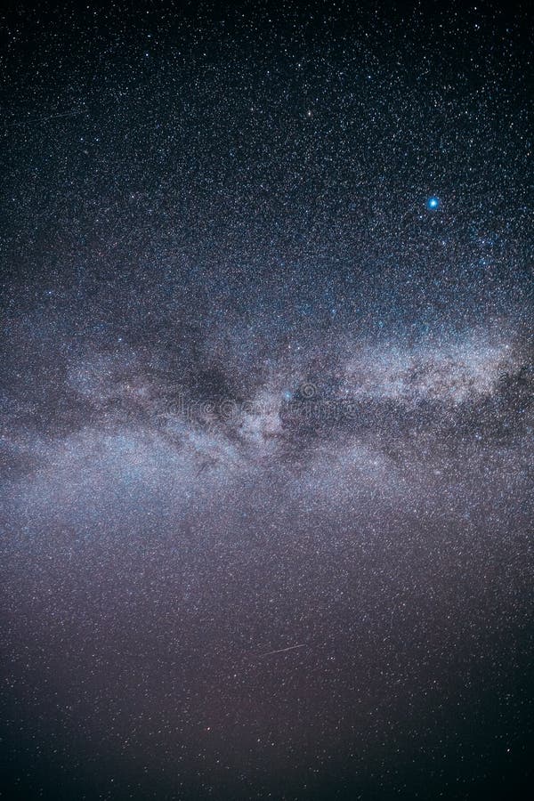 银河系的夜空星 天然星空背景库存照片 图片包括有星系 实际 满天星斗 星形 波斯菊 发光