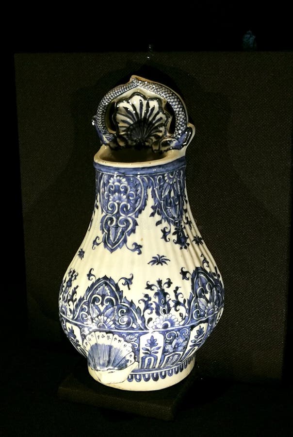 雍正清代西式花瓶壁挂青白花瓶瓷图库摄影片 插画包括有叶子 汉语 博物馆 容器 时代 高雅