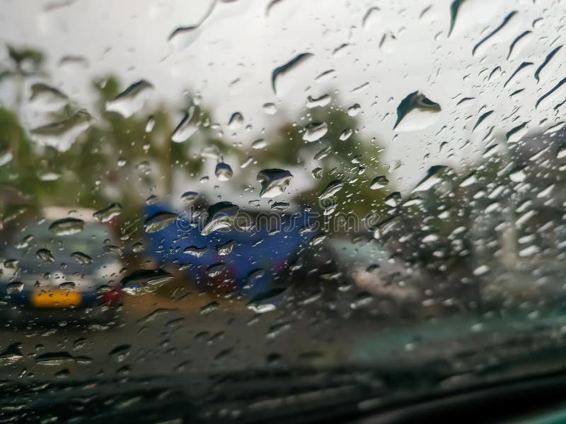 墙纸在窗口的雨下落库存图片 图片包括有享用 一切 移动 结合 放弃了 捕鱼 边缘 不同