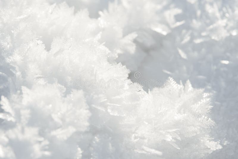 霜冻背景 冰雪和雪的冬天背景 有雪花和山 季节性壁纸 库存图片 图片包括有圣诞节 小山