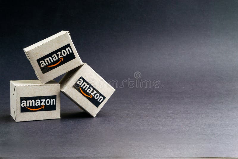 黑色背景上的amazon运送包装盒编辑类照片 图片包括有商品 装箱 棚车 礼品 传送 商务 黑色背景上的amazon运送包装盒编辑类照片 图片包括有商品 装箱 棚车 礼品 传送 商务