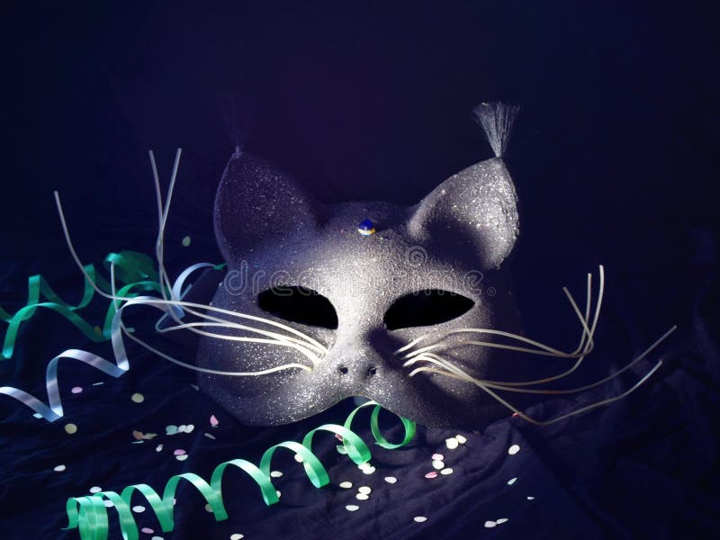 黑色背景中的一个威尼斯狂欢节黑猫面具选择性聚焦库存图片 图片包括有表面 乐趣 面包 面包渣 黑色背景中的一个威尼斯狂欢节黑猫面具选择性聚焦库存图片 图片包括有表面 乐趣 面包 面包渣