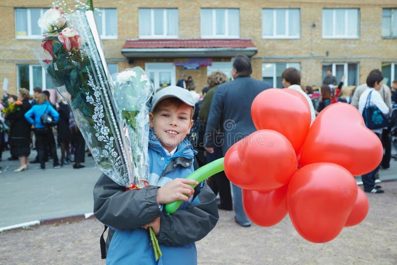 1 около школьника сентября школы стоковые фотографии rf 1 около школьника сентября школы стоковые фотографии rf