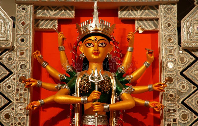 10 übergaben Durga Idol.