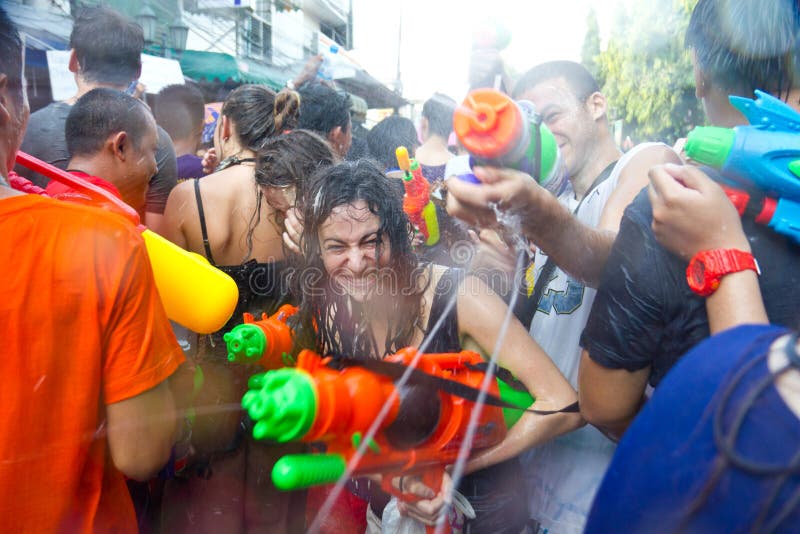 Бангкок в апреле. Правила Сонгкран. Songkran Festival. Сонгкран фото очевидцев. Сонгкран Веселые картинки полиция.