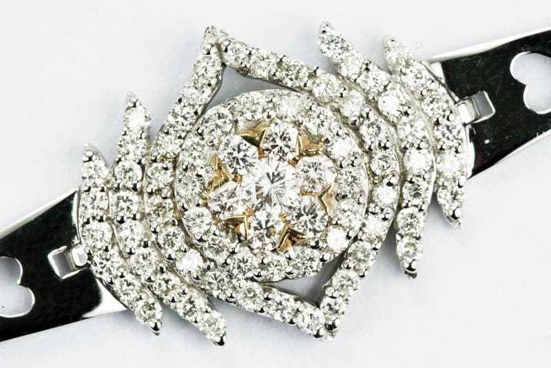 The is 18K Diamond jewellery. The is 18K Diamond jewellery