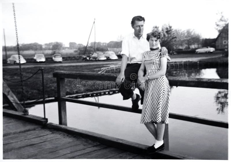 1956 пар счастливых стоковые фотографии rf 1956 пар счастливых стоковые фотографии rf