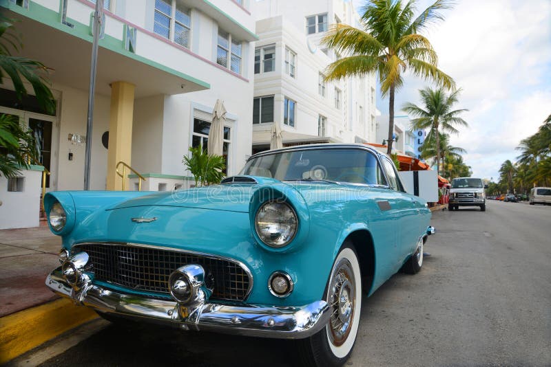 1957 Ford Thunderbird w Miami plaży zdjęcia stock 1957 Ford Thunderbird w Miami plaży zdjęcia stock