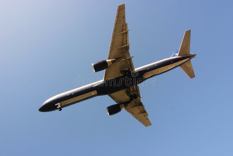Download 2 below plane στοκ εικόνες. εικόνα από homeward, ventral - 1542234
