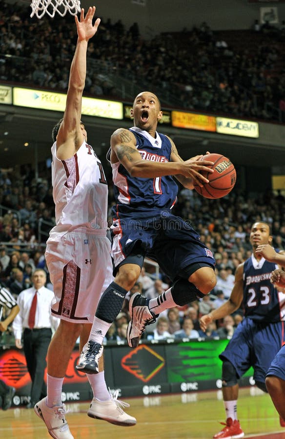 2012 NCAA Basketball Defense on a Jump Shot Editorial Photography