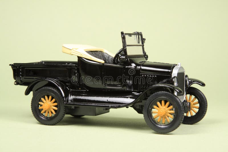 1920 Ford Model T, 1:43 scale from Tins' Toys, right side view. 1920 Ford Model T, 1:43 scale from Tins' Toys, right side view