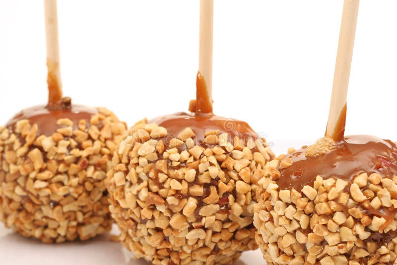 3 caramel apples w/peanuts of white