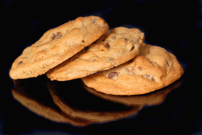 3 chocolate chip cookies