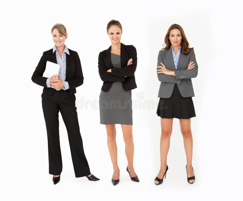 3 Geschäftsfrauen, die im Studio stehen