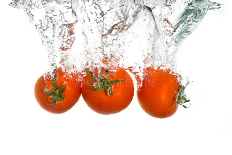 3 tomatoes falling in water