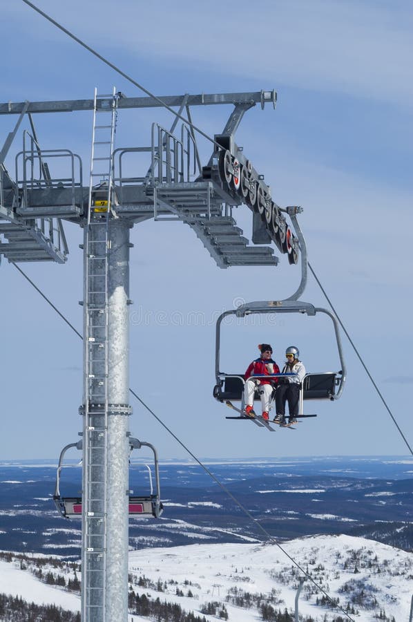 4-seater ski chairlift