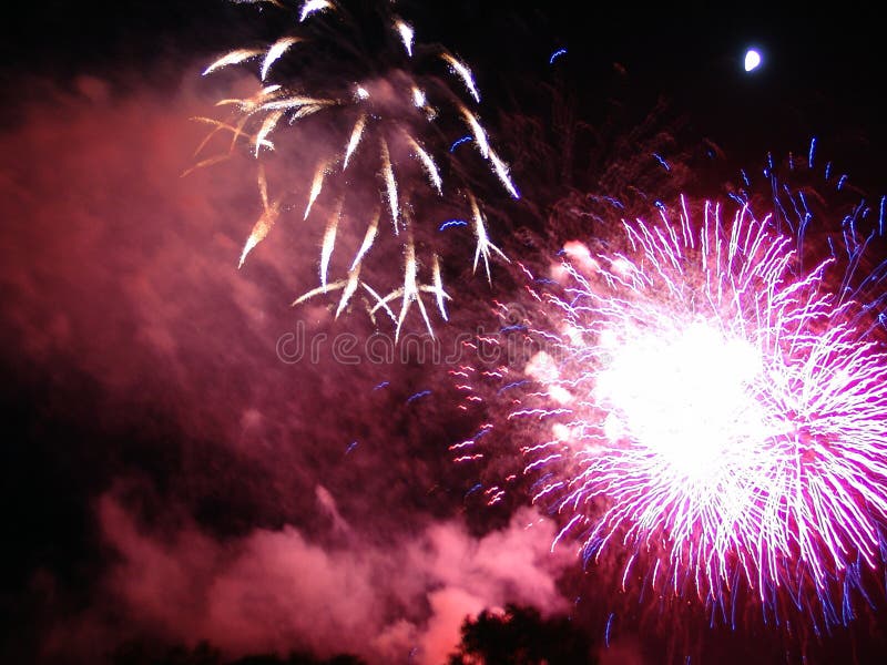 4ème de la célébration de feux d'artifice de juillet aux Etats-Unis image libre de droits 4ème de la célébration de feux d'artifice de juillet aux Etats-Unis image libre de droits