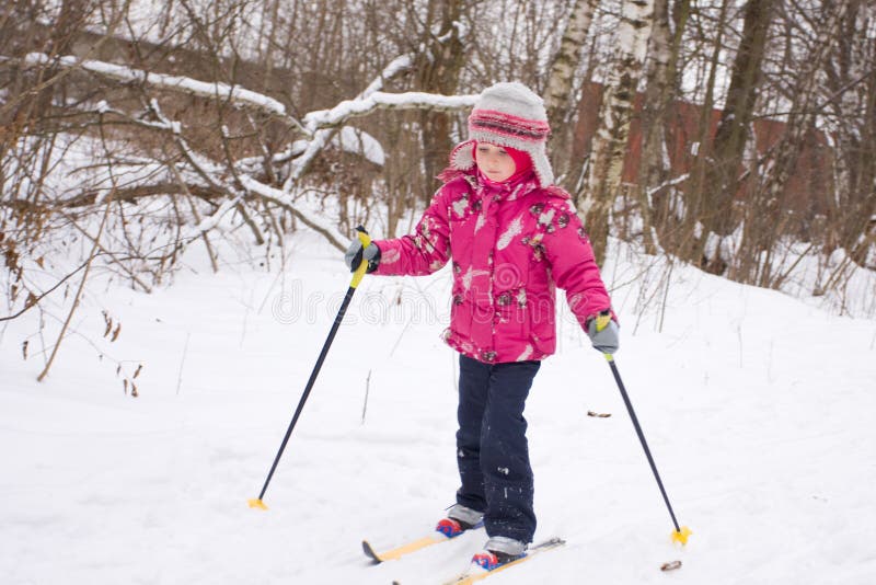 5 years old girl cross-country skiing