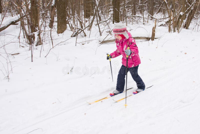 5 years old girl cross-country skiing