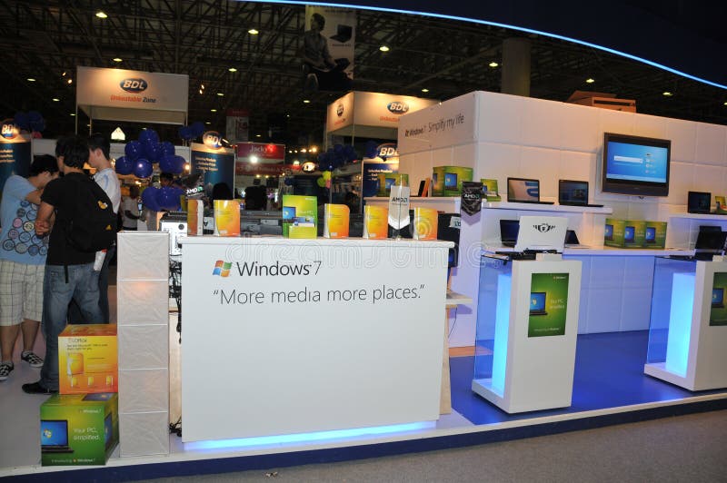 7 2009 gitex lanserade bara Microsoft Windows royaltyfri foto 7 2009 gitex lanserade bara Microsoft Windows royaltyfri foto