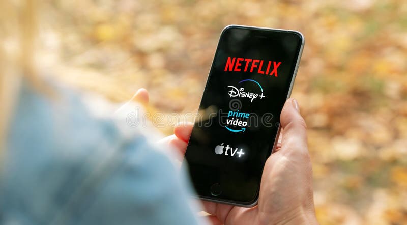 Aplicaciones De Transmisión De Video Como Apple TV Plus, Amazon Prime Y Netflix En Apple IPhone Imagen editorial - Imagen de amazon, aplicaciones: 158245515