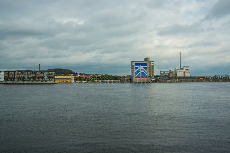 Aalborg, Dänemark: Wasserfront von Aalborg mit Brücke nach Noerresundby stockfoto Aalborg, Dänemark: Wasserfront von Aalborg mit Brücke nach Noerresundby stockfoto
