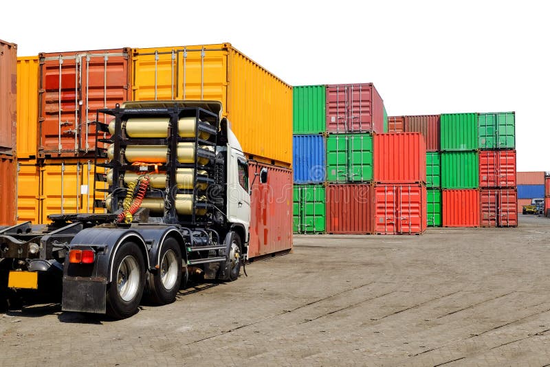 Aanhangwagenvrachtwagen en Industriële container voor verpakking aan vervoer in het verschepen logistiek stock fotografie Aanhangwagenvrachtwagen en Industriële container voor verpakking aan vervoer in het verschepen logistiek stock fotografie