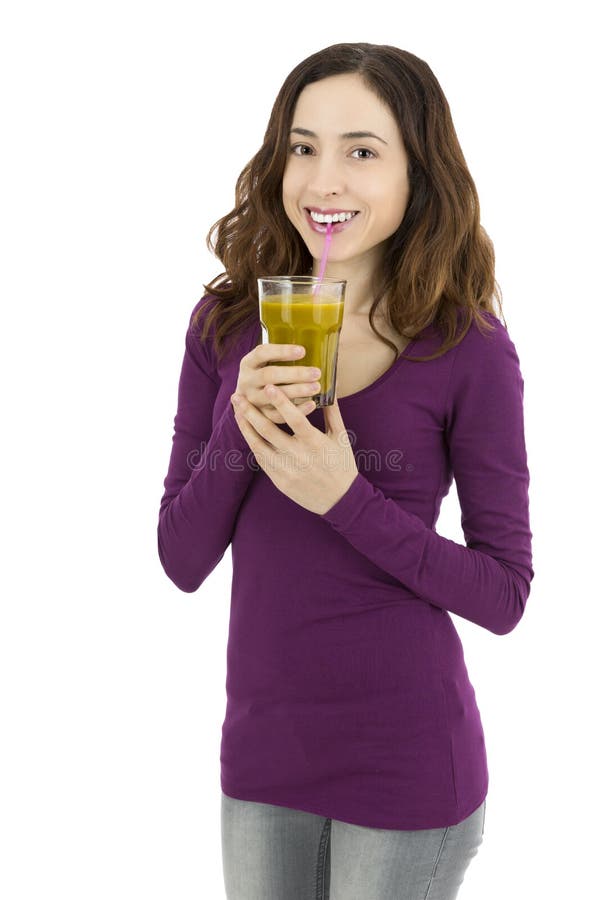 Aantrekkelijke vrouw die groene smoothie drinken stock foto Aantrekkelijke vrouw die groene smoothie drinken stock foto
