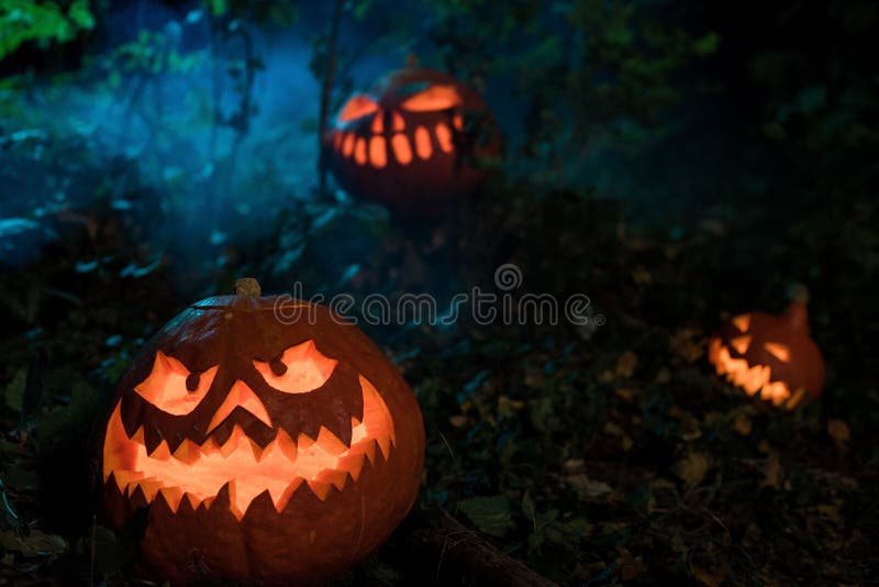 Cara Abóbora Assustadora Halloween Com Vela Acesa Uma Mesa Noite