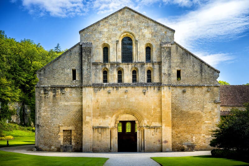 Abadia de Fontenay, Borgonha, França imagem de stock Abadia de Fontenay, Borgonha, França imagem de stock
