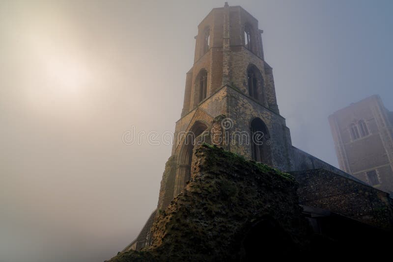 Abadía de Wymondham en el invierno TimeFog fotografía de archivo Abadía de Wymondham en el invierno TimeFog fotografía de archivo