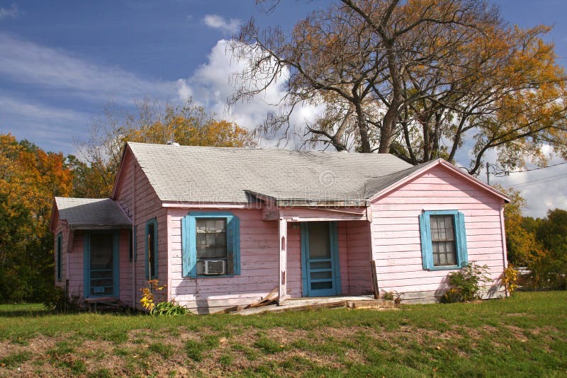 Abandoned Pink House in Rural Countryside Eastern Texas royalty free stock photo