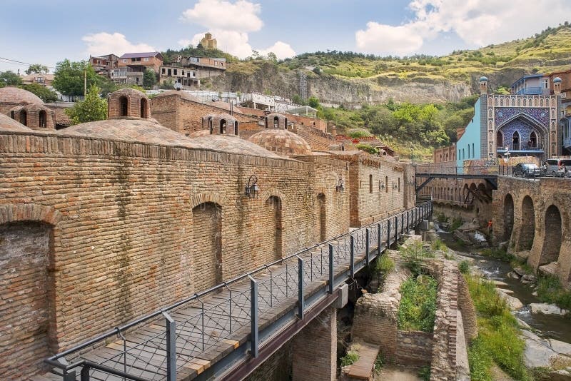 Abanotubani, distretto antico di Tbilisi, Georgia, conosciuta per i suoi bagni solforici fotografia stock Abanotubani, distretto antico di Tbilisi, Georgia, conosciuta per i suoi bagni solforici fotografia stock