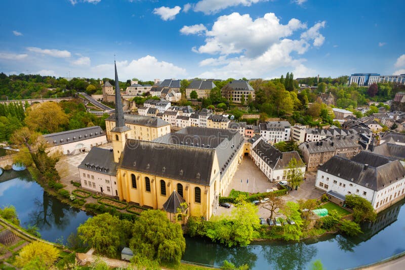Abbey de Neumunster-mening in Luxemburg stock foto's Abbey de Neumunster-mening in Luxemburg stock foto's