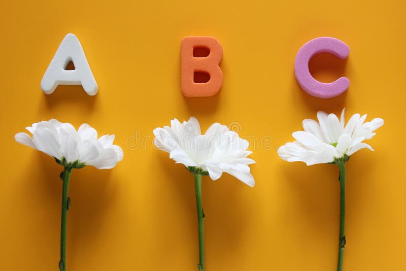 英语字母表的abc第一信件在蓝色背景的o E 英语为库存照片 图片包括有语言 孩子 英语字母表的abc第一信件在蓝色背景的o E 英语为库存照片 图片包括有语言 孩子