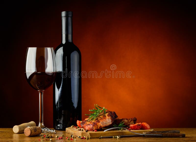 Abendessen mit gegrilltem Steak und Wein stockfotos Abendessen mit gegrilltem Steak und Wein stockfotos